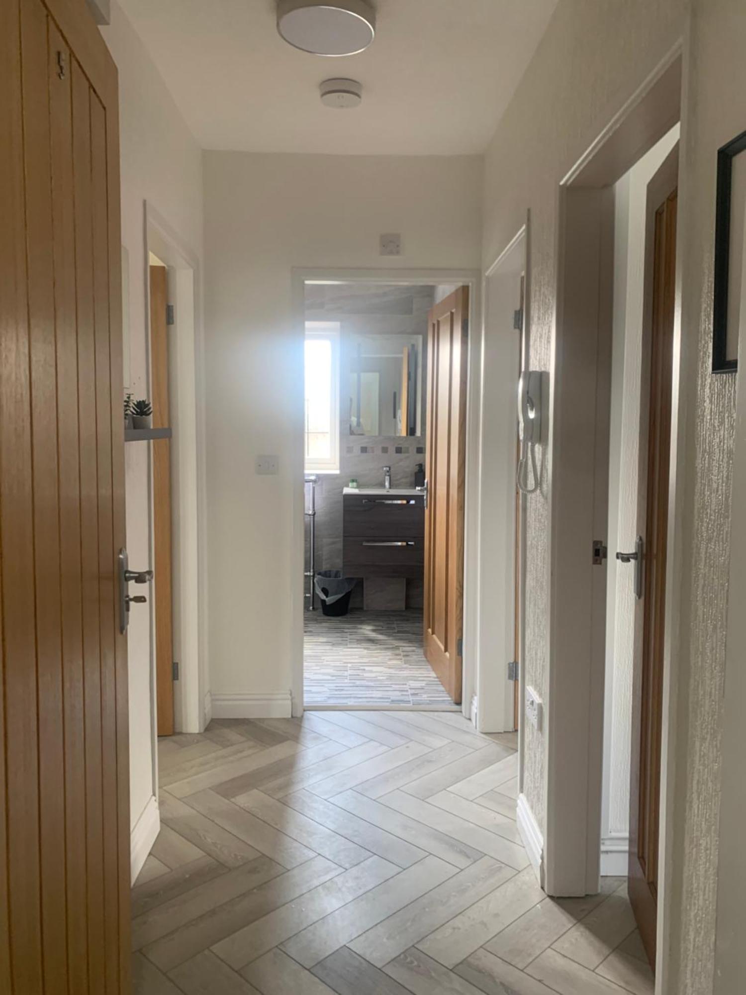 Newly Renovated, Modern 3 Bed Apartment Walmersley Экстерьер фото