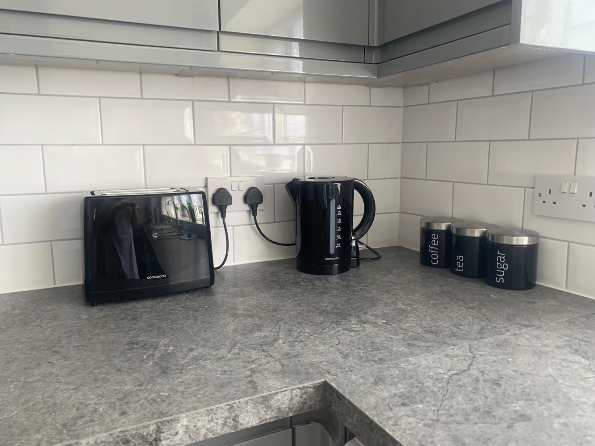 Newly Renovated, Modern 3 Bed Apartment Walmersley Экстерьер фото