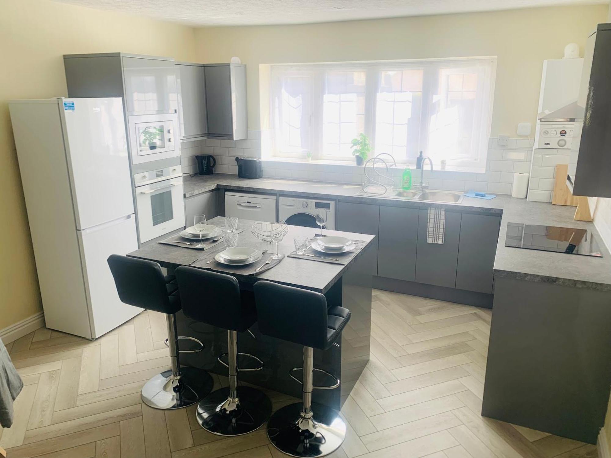 Newly Renovated, Modern 3 Bed Apartment Walmersley Экстерьер фото
